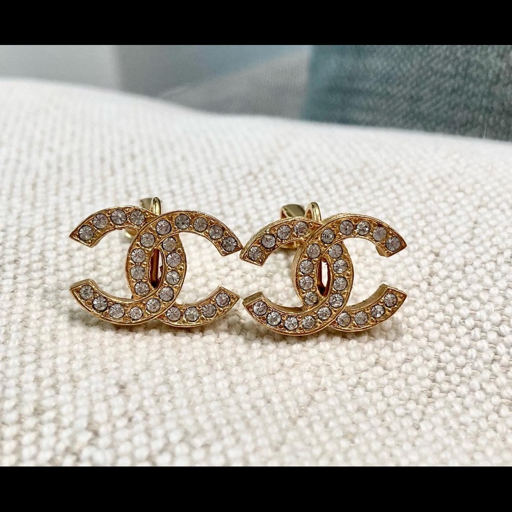 ❗️SOLD❗️ Chanel vintage clip-on earrings